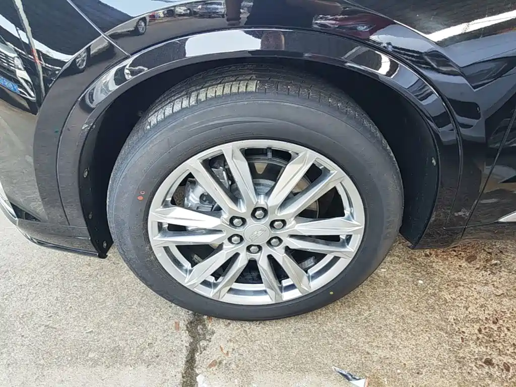 Photo 23 - Cadillac XT6