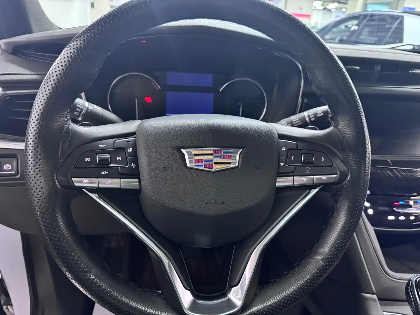 CADILLAC XT6