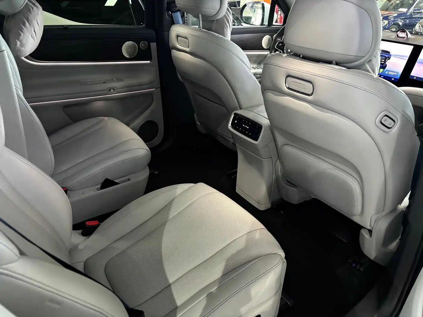 AITO Wenjie AITO M9 2024 Extended Range Ultra 42kWh 6-Seater фото 10