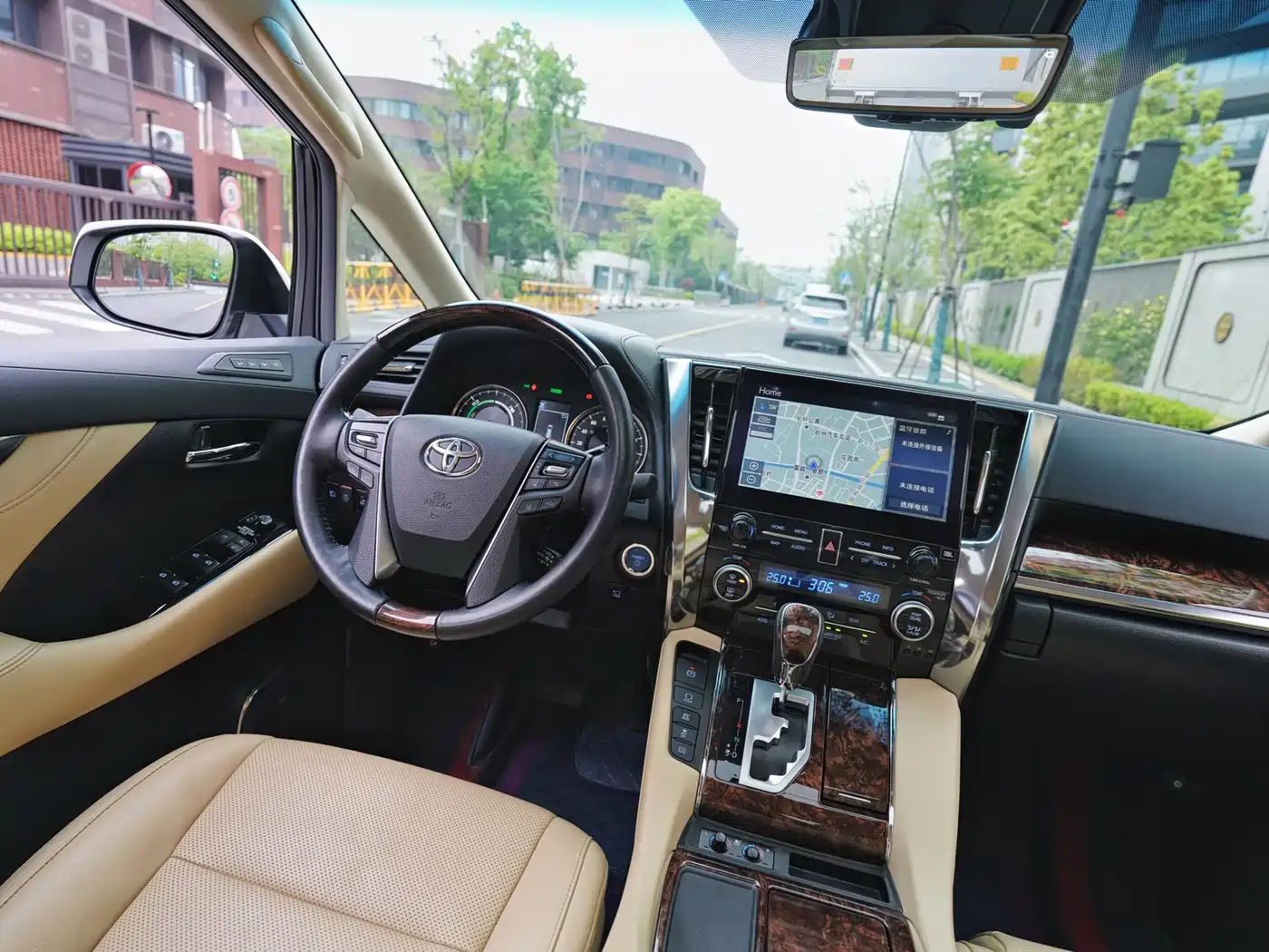 Toyota Alphard 2020 Hybrid 2.5L Luxury Edition фото 10