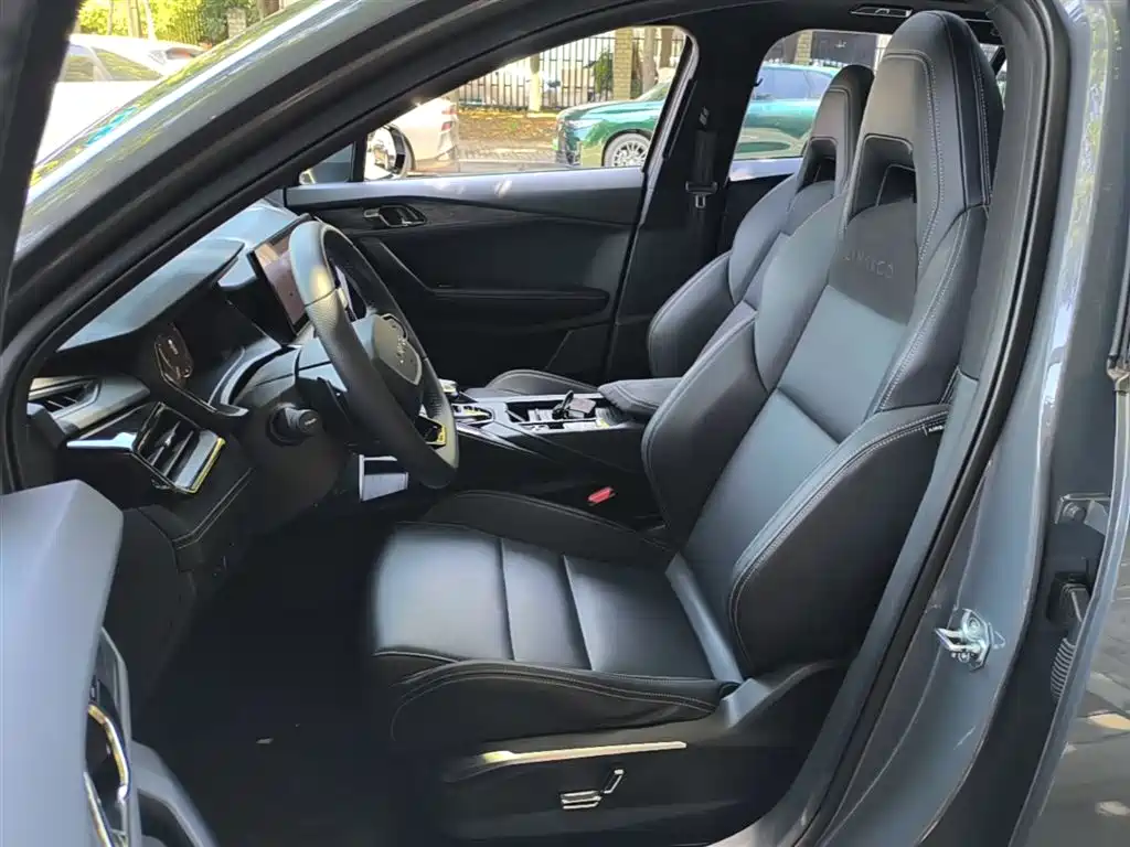 Lynk & Co 06 2023 Remix 1.5T Power Pro фото 22