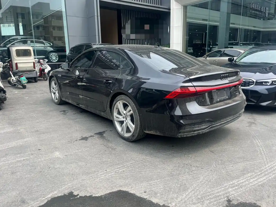 Фото 7 - Audi A7L