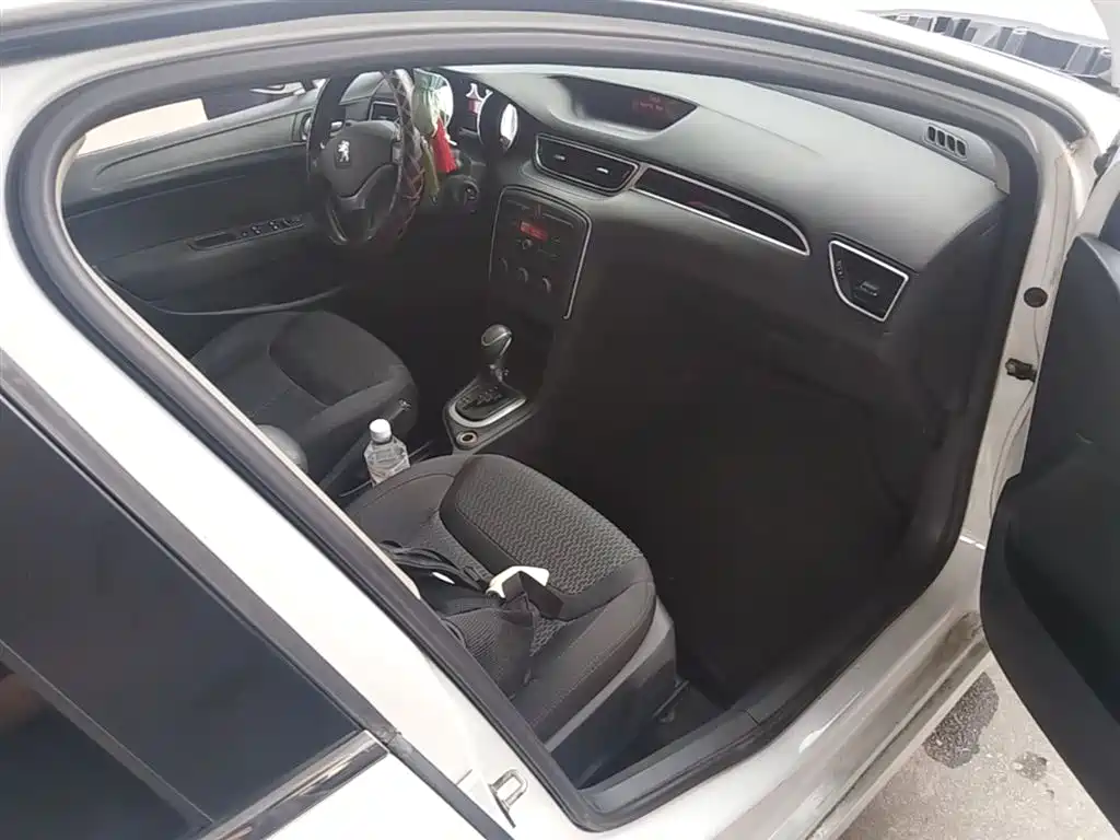 Peugeot 308 2014 Model Joy Edition Classic 1.6L Automatic Superior Style фото 11