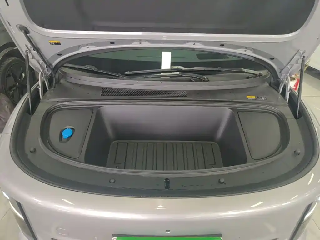 Li Auto i6 2026 2025 2WD Base Model