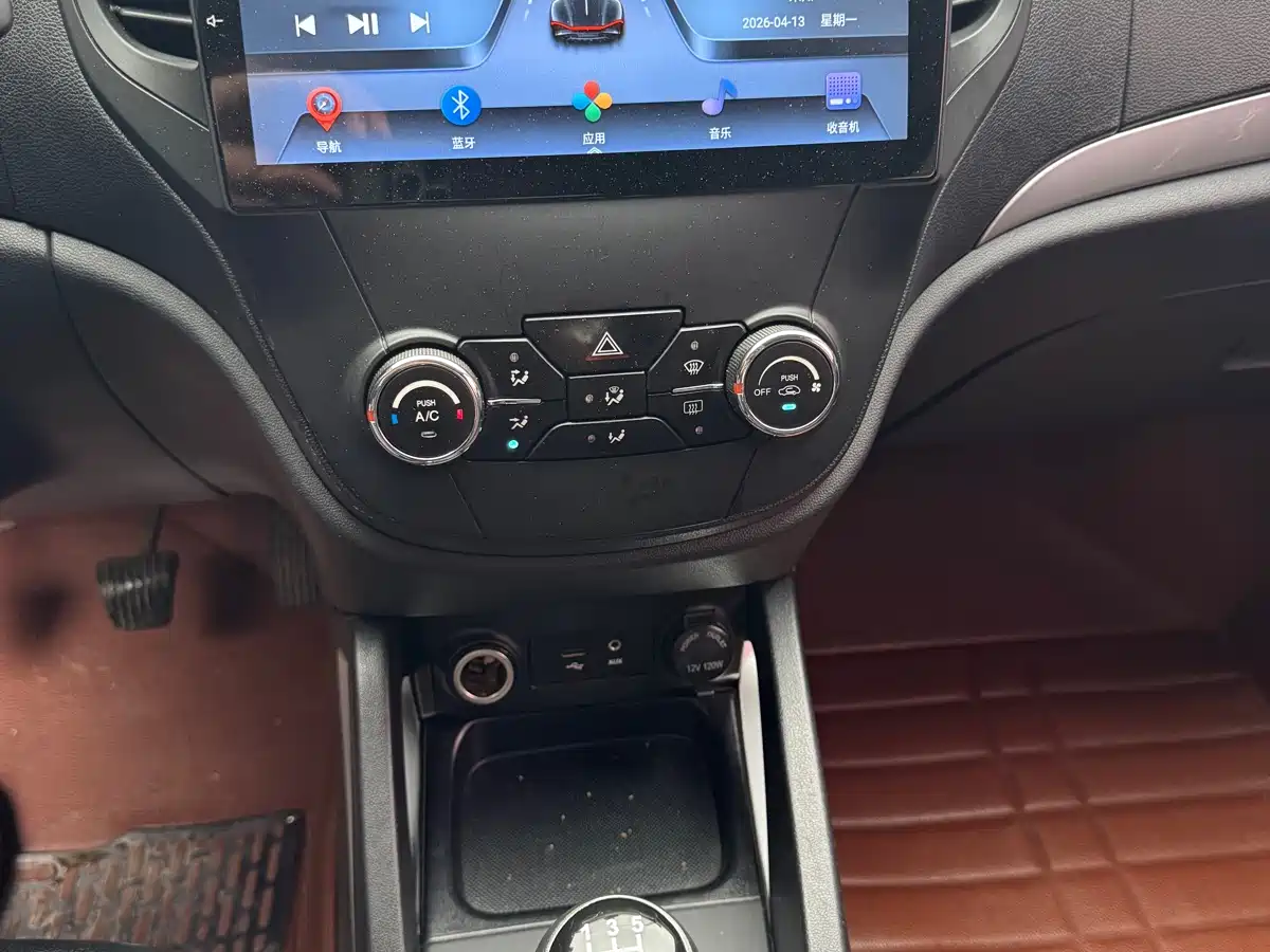 Photo 9 - Changan CS35