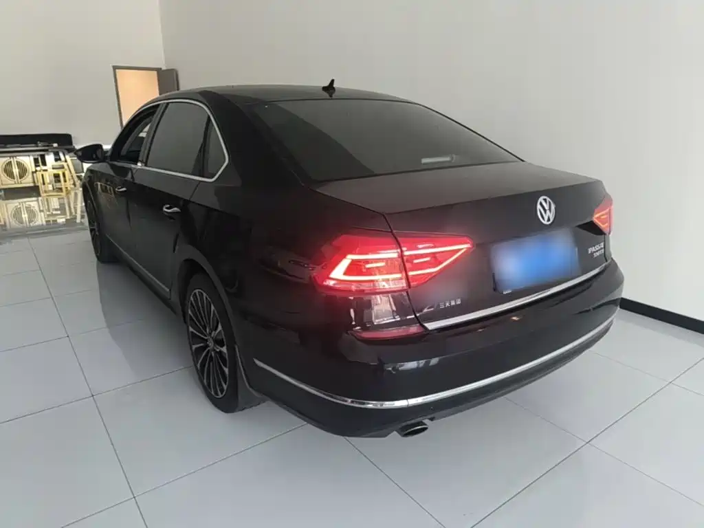 Photo 23 - Volkswagen Passat