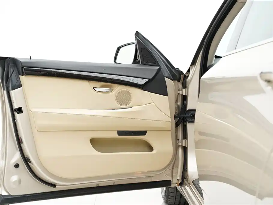 BMW 5 Series GT 2013 535i xDrive Luxury фото 8
