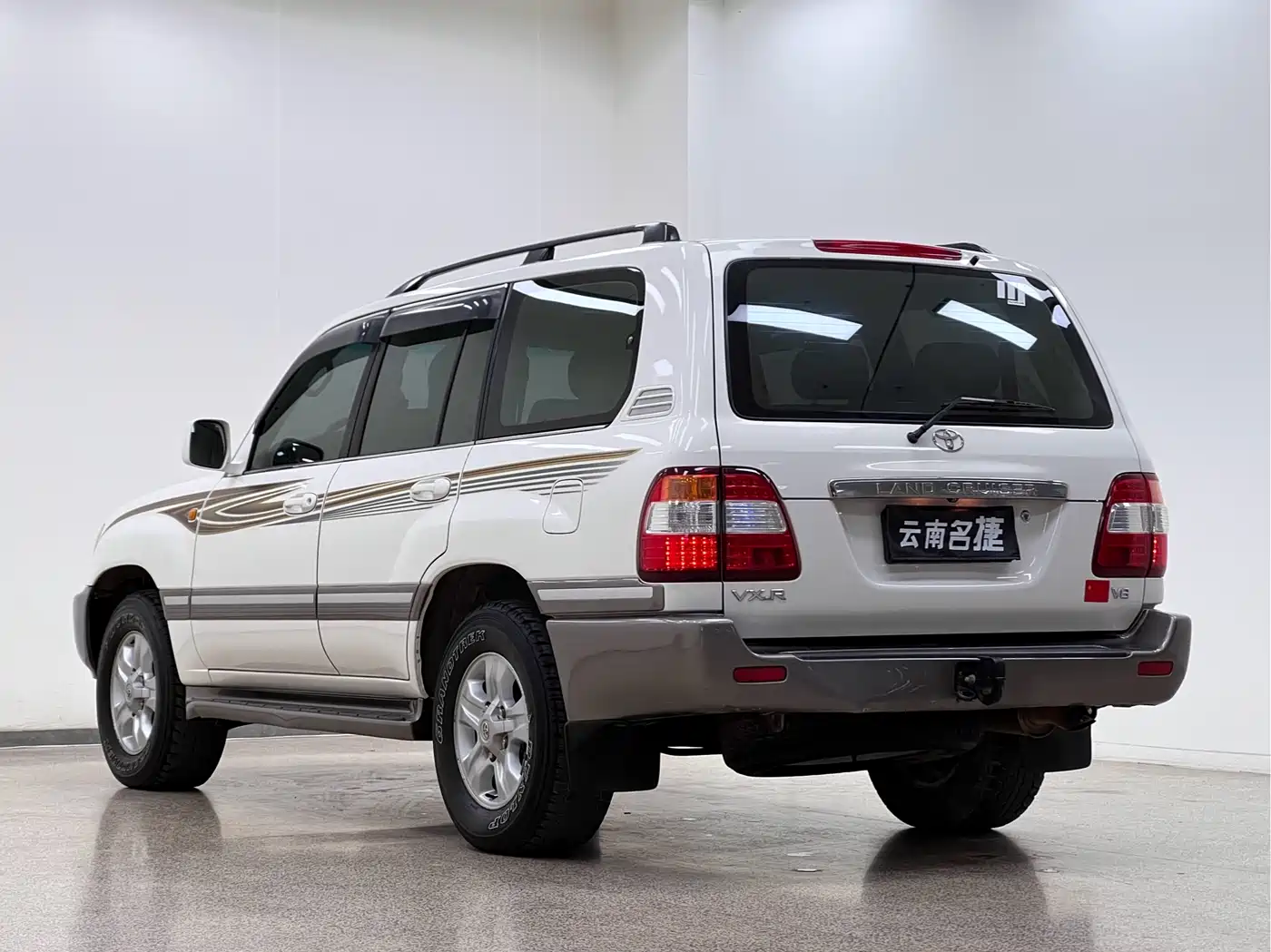 Toyota Land Cruiser 2005 Model 4.7L Automatic VX-R Luxury DVD Edition фото 4
