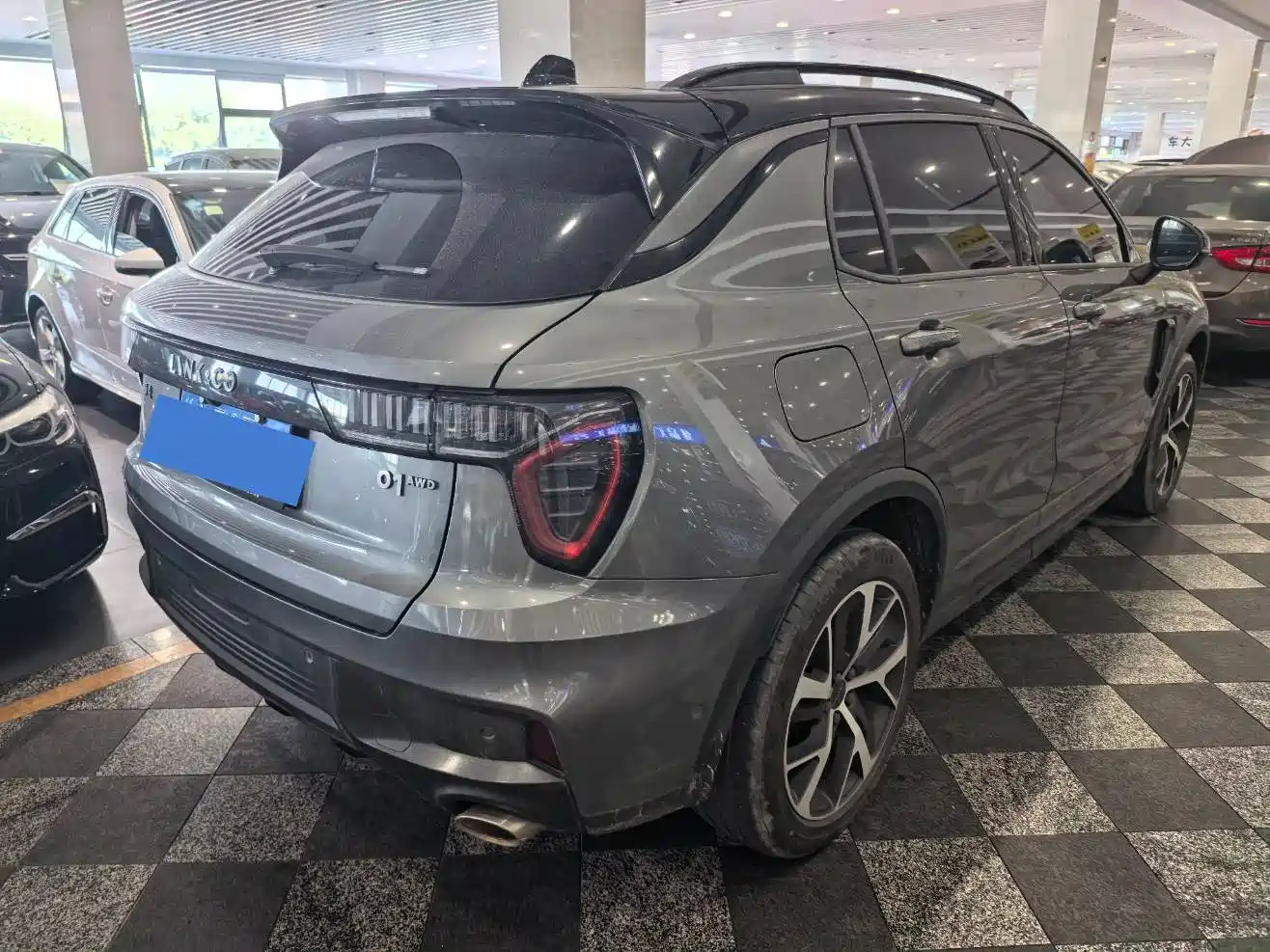 Photo 3 - Lynk & Co 01