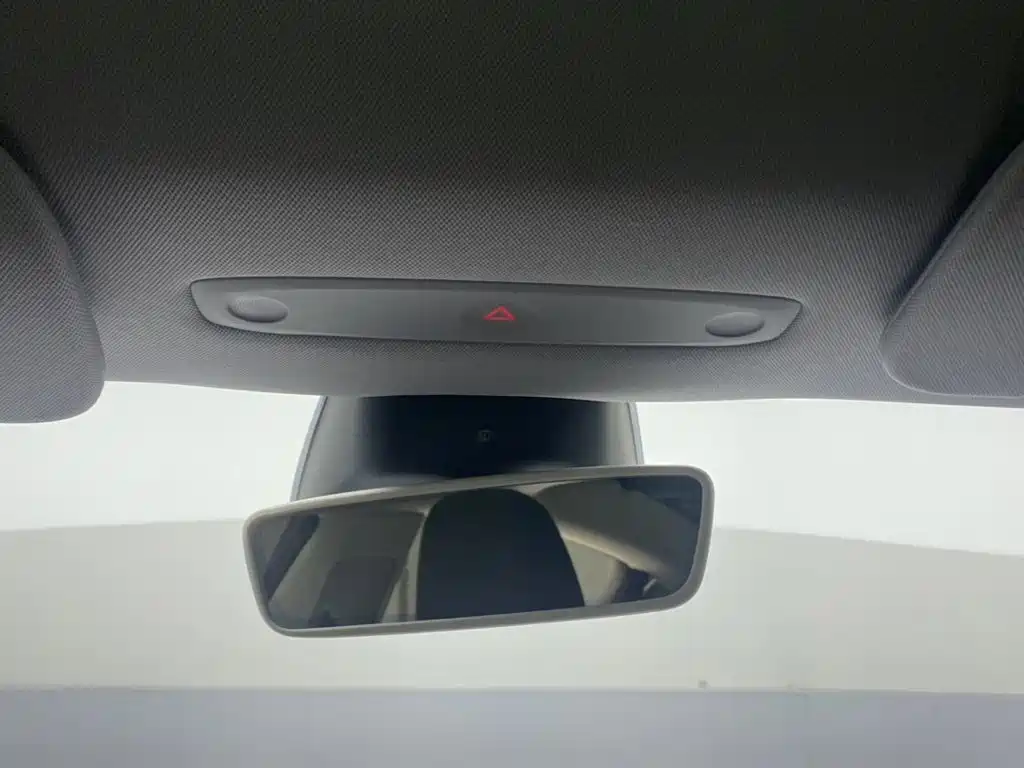 Фото 23 - Tesla Model 3