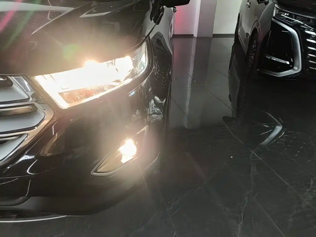 Фото 24 - Ford Edge