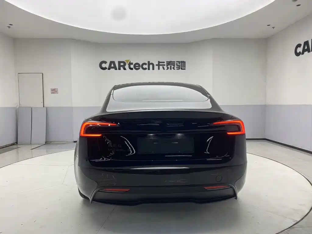Фото 6 - Tesla Model 3