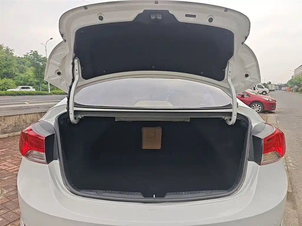 Hyundai Langdong 2013 1.6L Automatic Leading фото 19