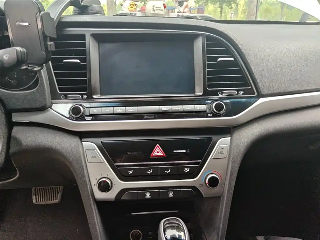 Hyundai Elantra 2016 Model 1.6L Automatic Smart Elite фото 13