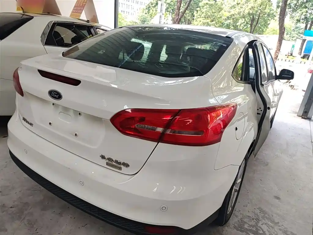 Фото 7 - Ford Focus