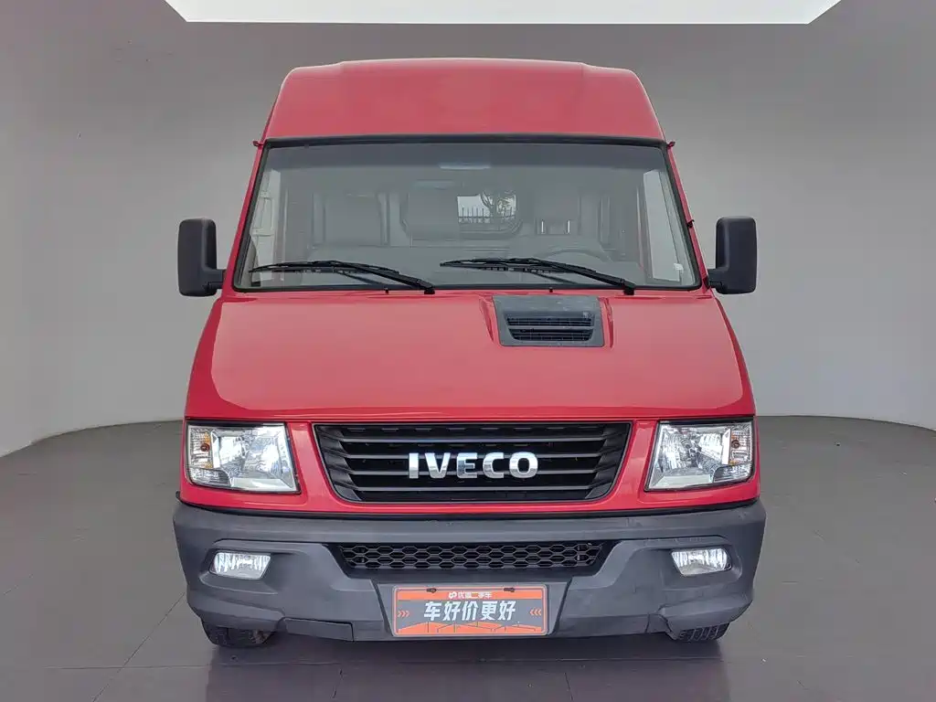 Iveco Daily 2023 2021 Model 2.8T V35 VAN Cargo Van 3 Seats Short Wheelbase Medium Roof Single Tire Manual Door