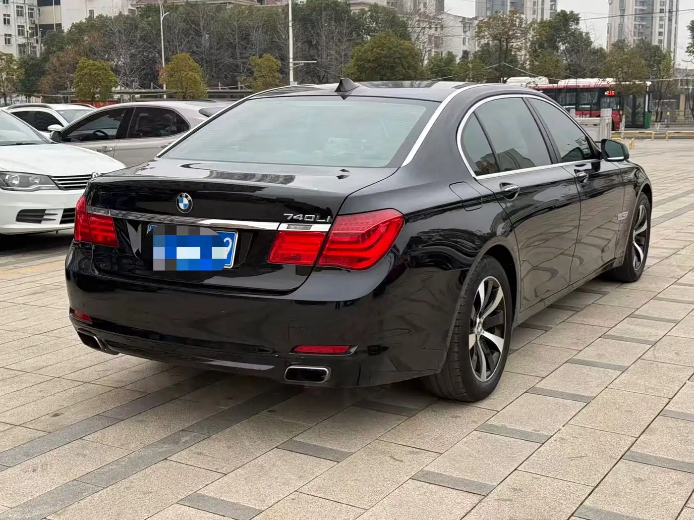 BMW 7 Series 2011 740Li Steinway Limited Edition фото 3