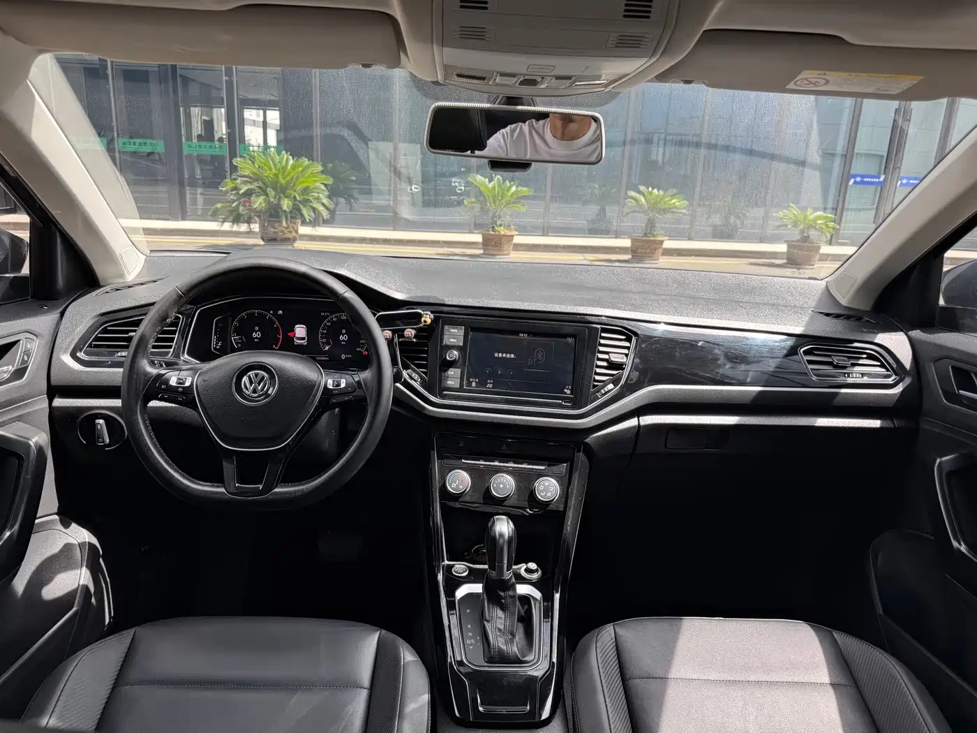Photo 10 - Volkswagen T-ROC
