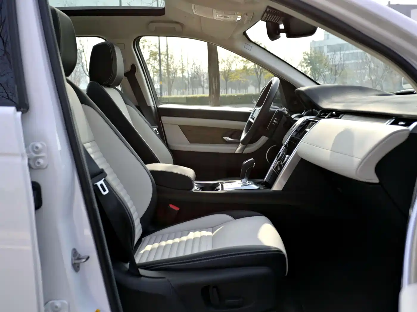 LAND ROVER DISCOVER NEW ENERGY SOURCES FOR SPORTS