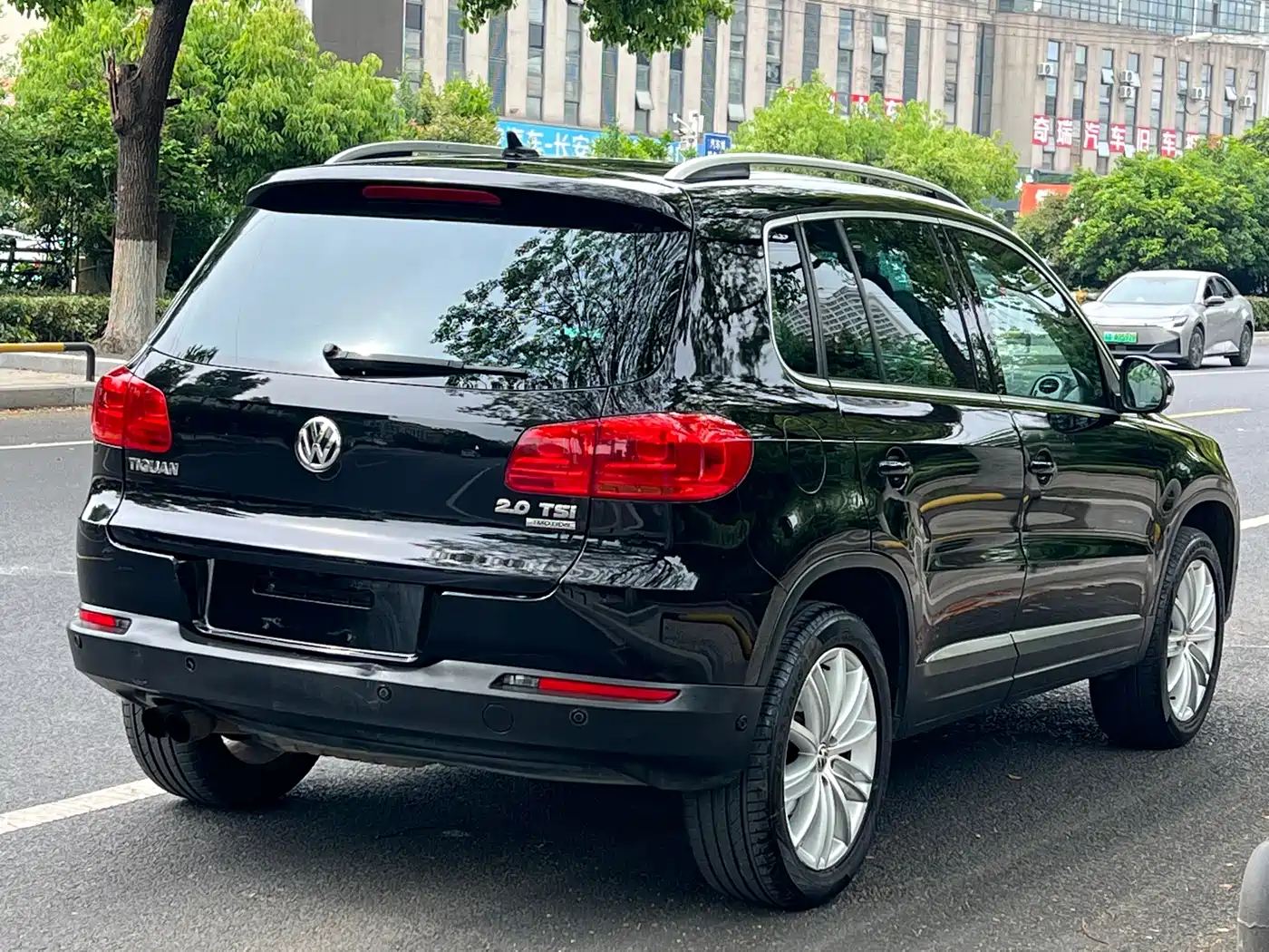 Volkswagen Tiguan 2012 2.0TSI Luxury Edition фото 4