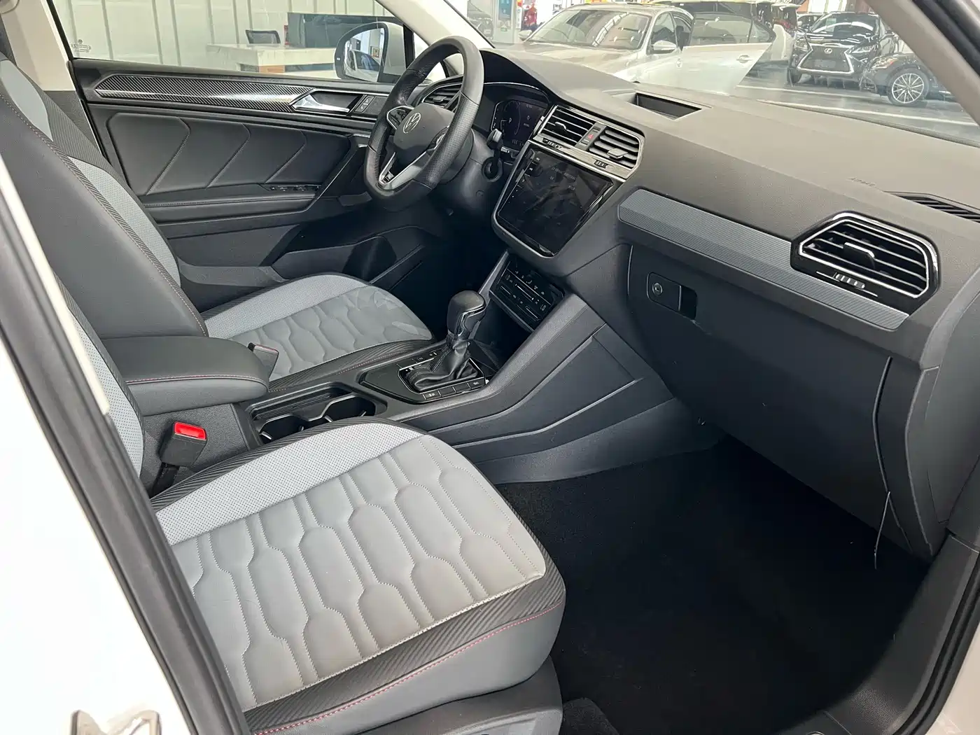 Volkswagen Tiguan X 2021 330TSI 2WD Premium Edition фото 10