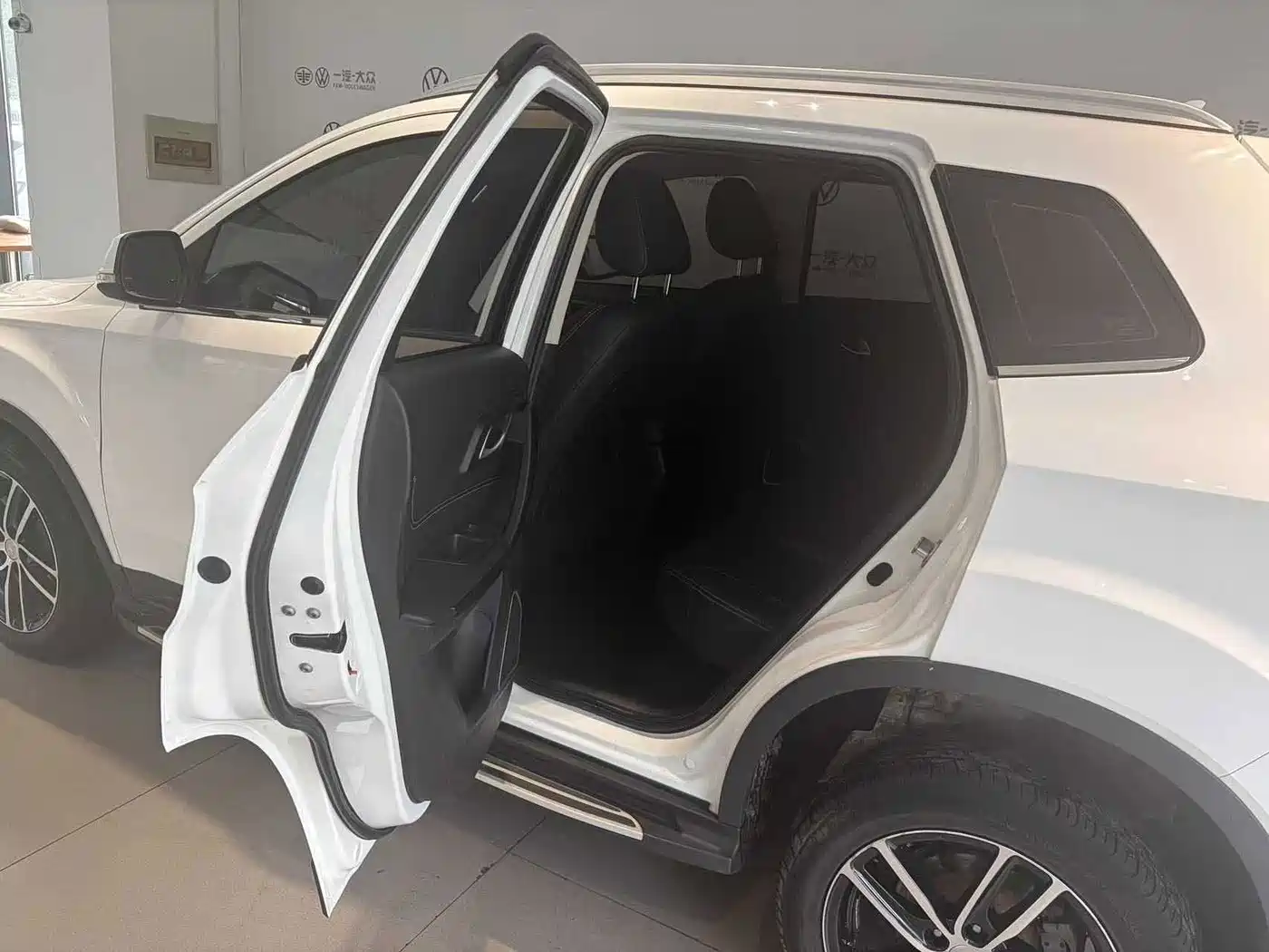 Besturn X40 2018 2018 Internet Celebrity Edition 1.6L Automatic Luxury