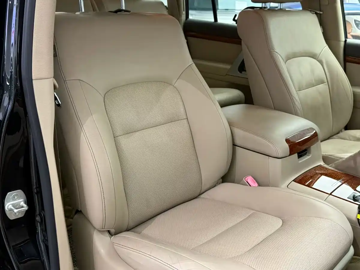 Toyota Land Cruiser 2012 4.6L Automatic VX-R фото 7