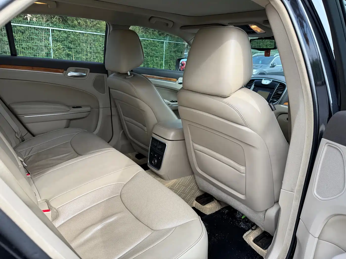 Chrysler 300C (Import) 2014 2013 Model 3.6L Premium Comfort Edition