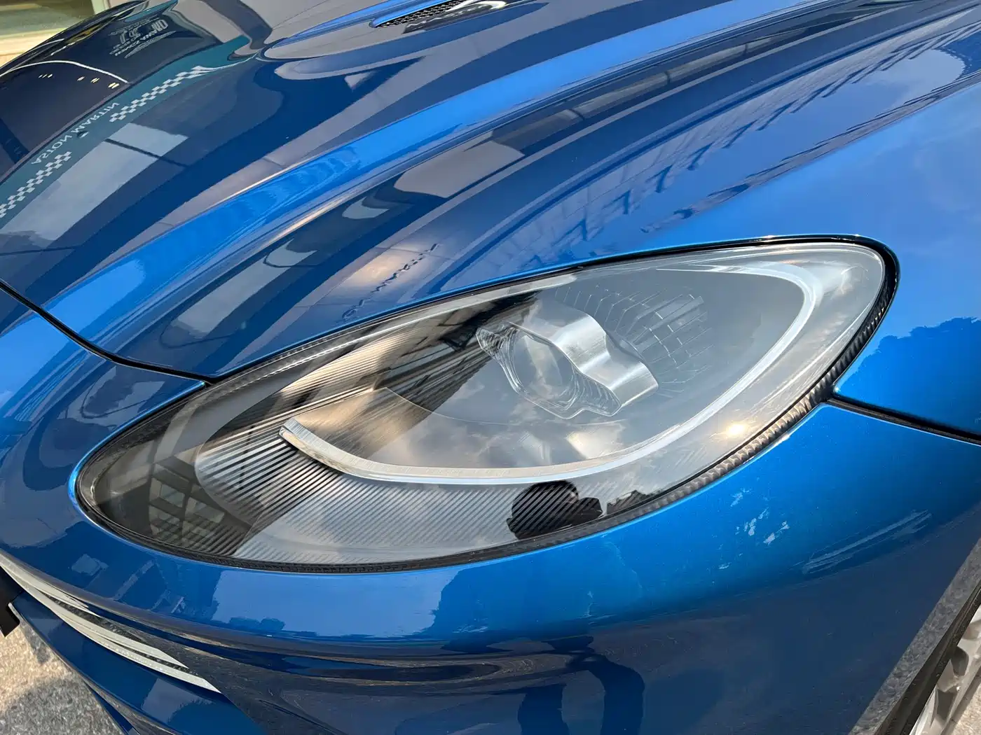ASTON MARTIN DBX