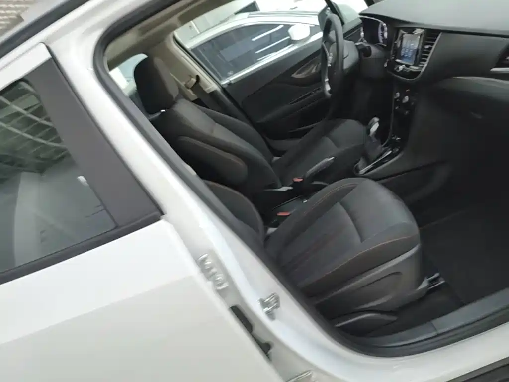 Фото 25 - Buick Encore