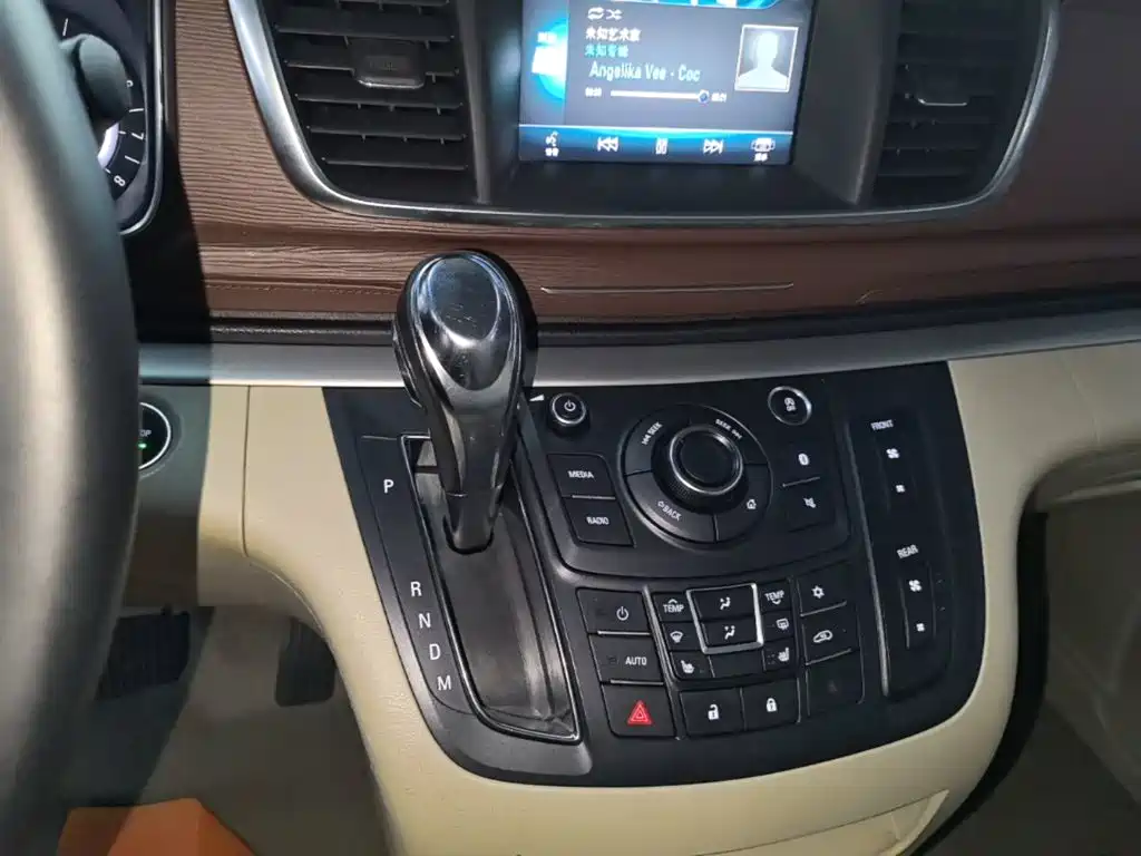 Фото 14 - Buick GL8