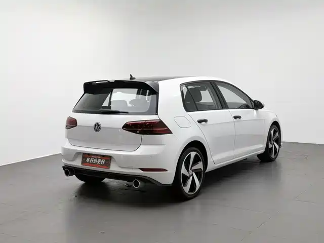 Volkswagen Golf 2020 280TSI DSG Luxury — фото 2