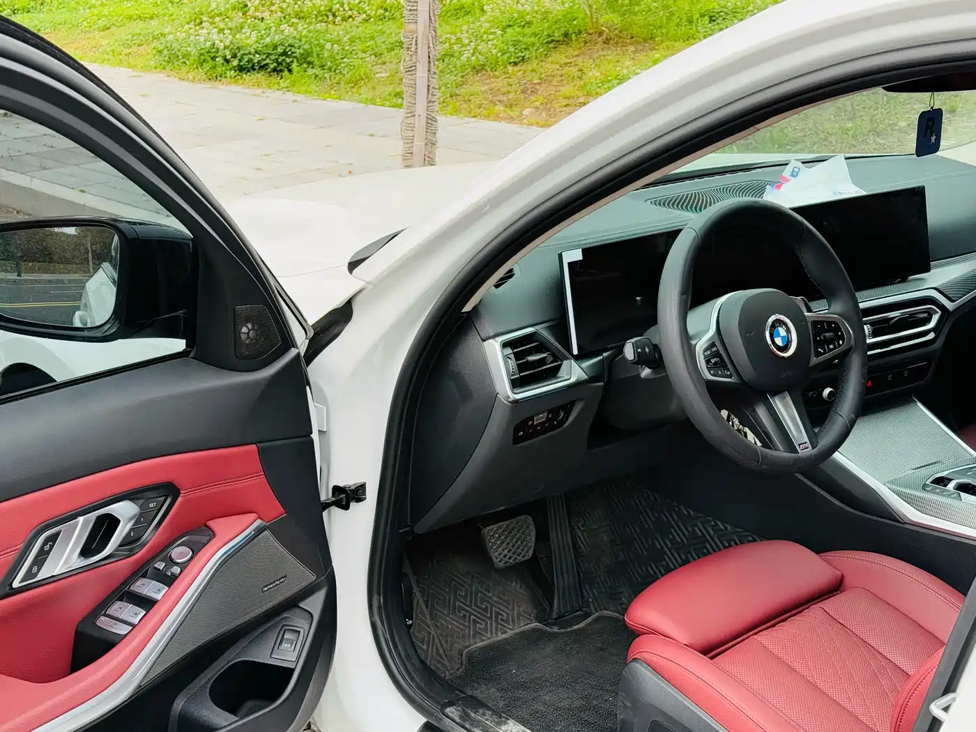 BMW 3 Series 2024 325Li M Sport Shadowline Package фото 5