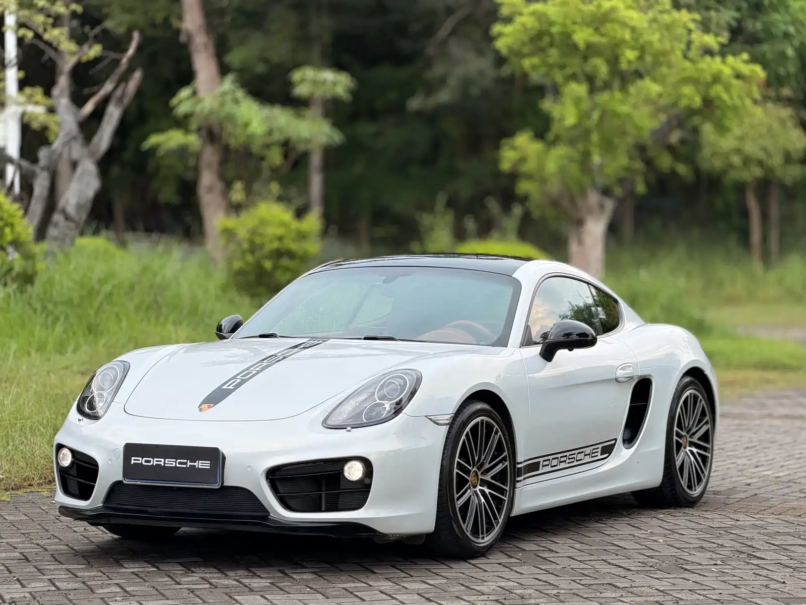 Photo 1 - Porsche Cayman