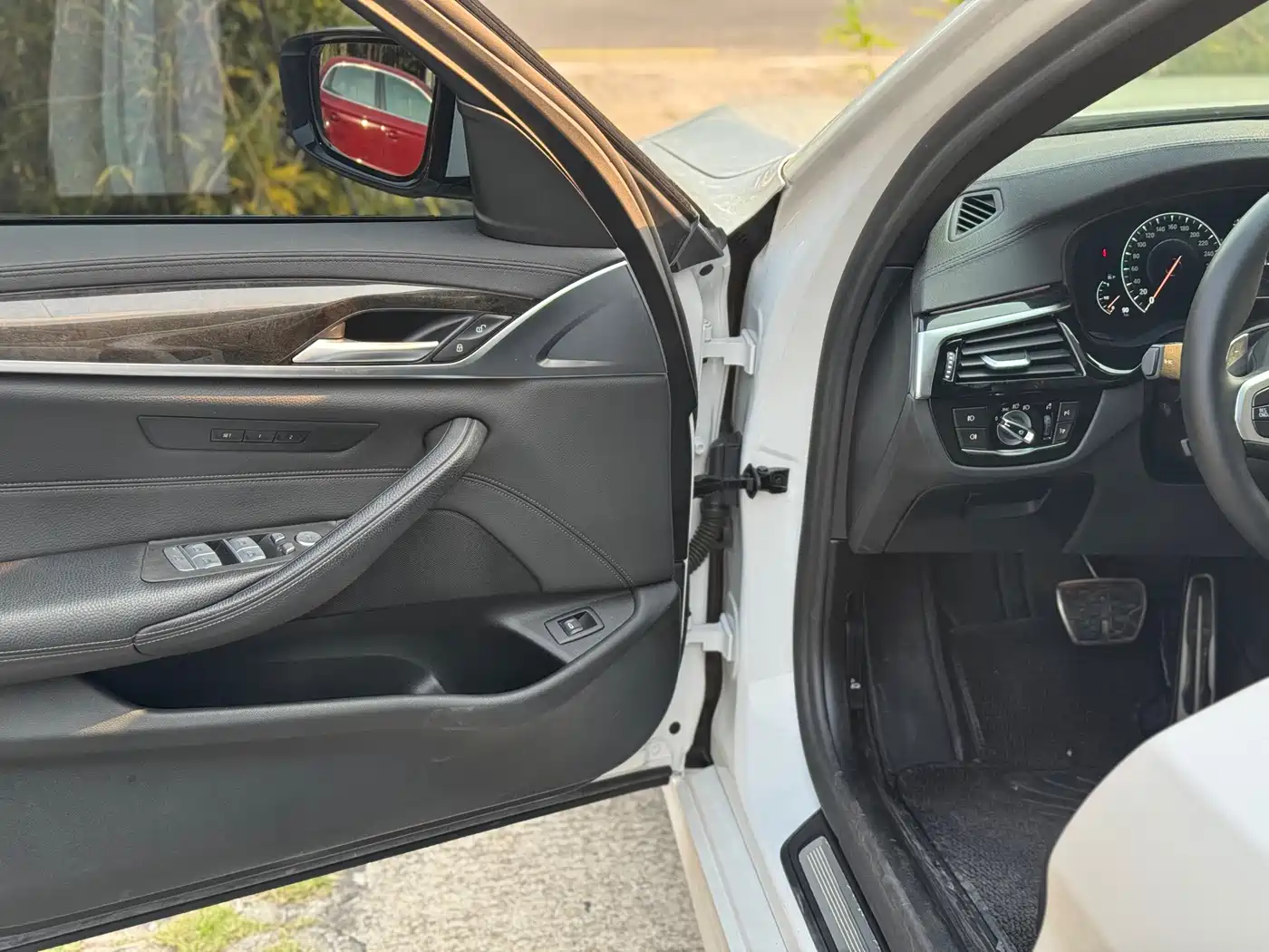 BMW 5 Series 2019 530Li Leading M Sport Package фото 13