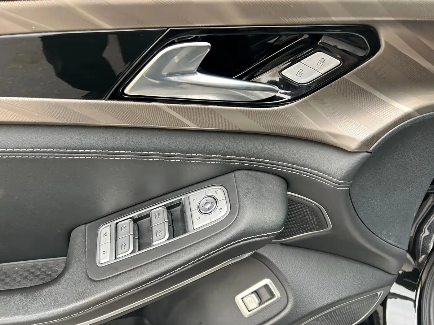 Hongqi H9 2020 2.0T Smart Connection Qi Xiang Edition фото 13