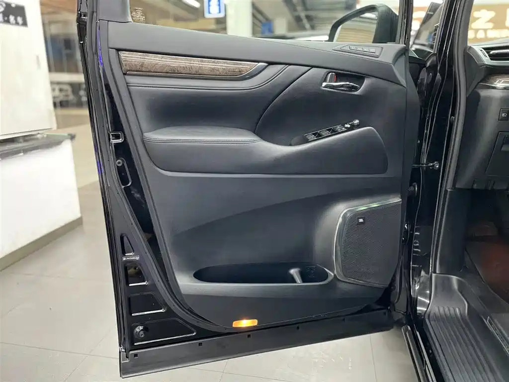 Toyota Alphard 2021 Hybrid 2.5L Premium фото 14