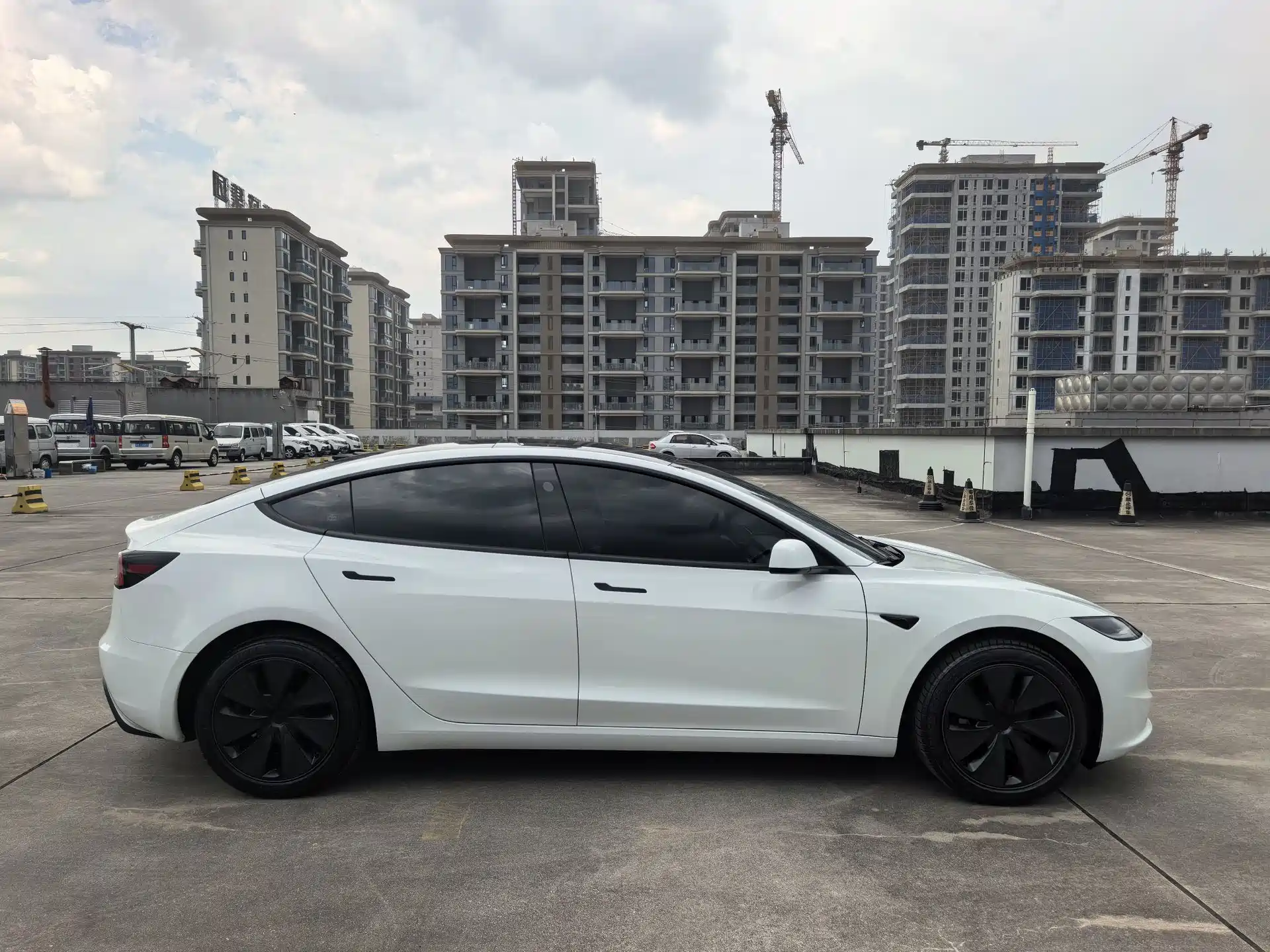 Фото 4 - Tesla Model 3