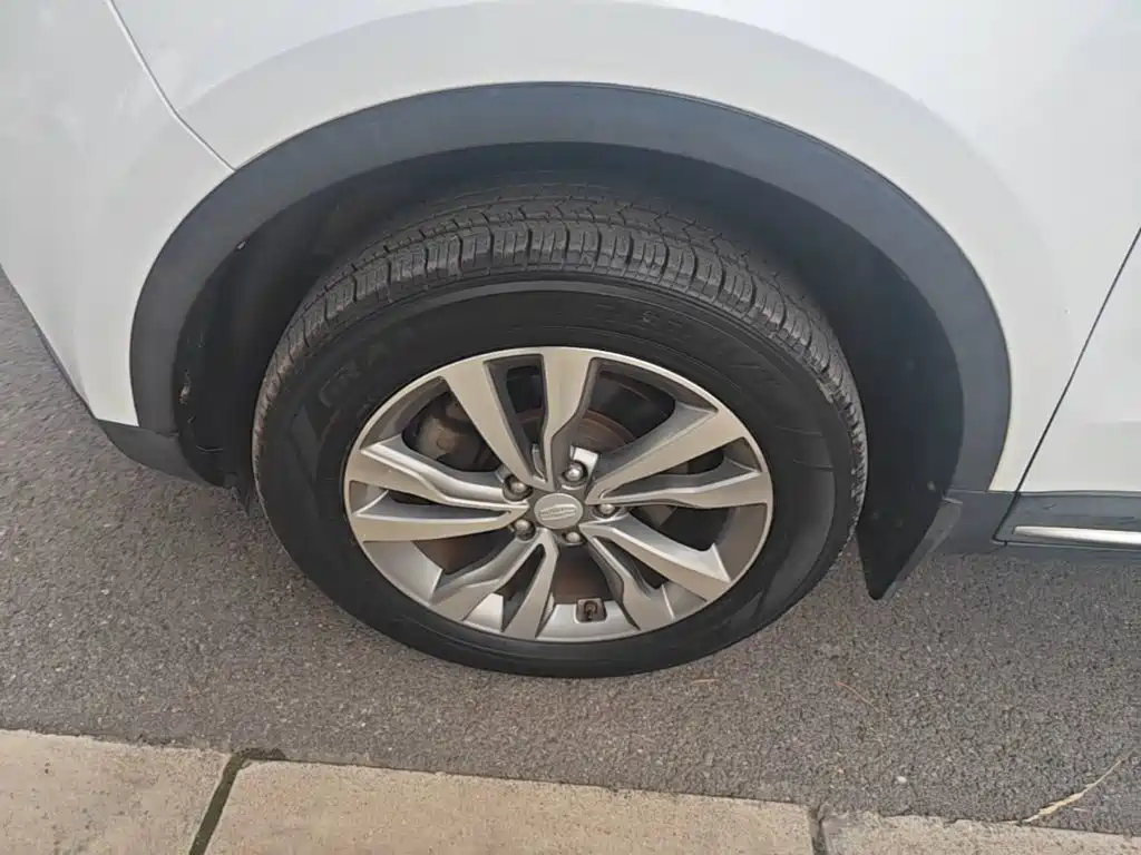 Фото 23 - Geely Atlas