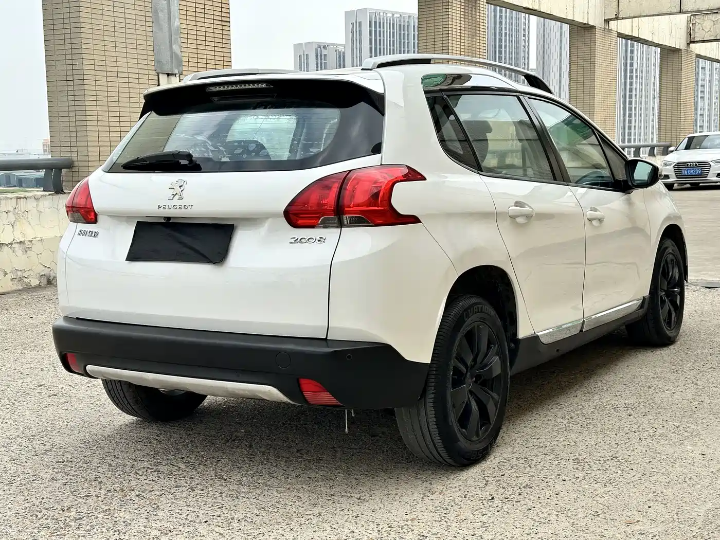 Peugeot 2008 2014 1.6L Automatic Excellence Edition фото 4