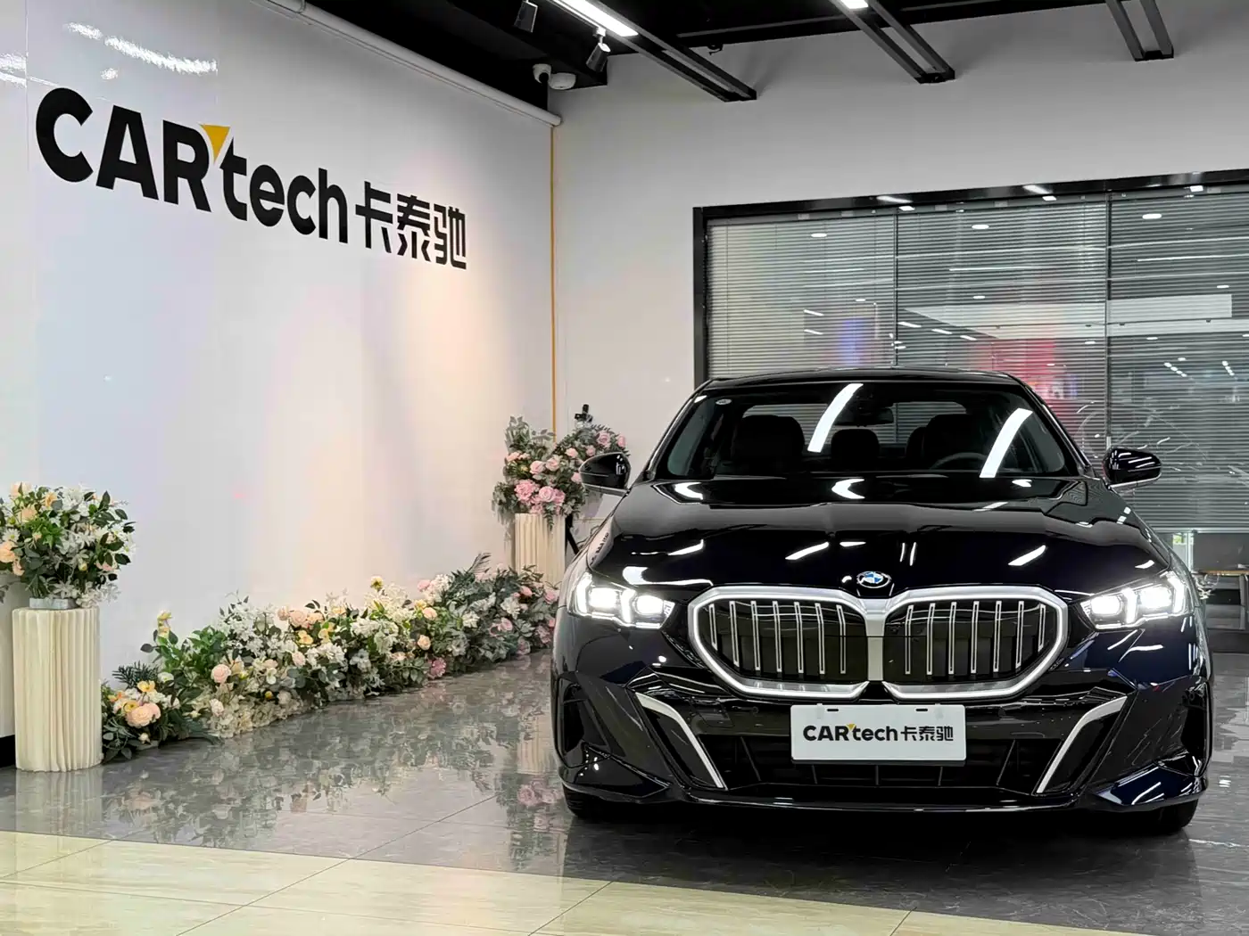 BMW 5 Series 2025 530Li Premium M Sport Package фото 2