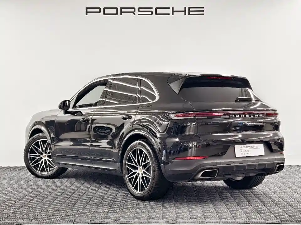 Photo 4 - Porsche Cayenne