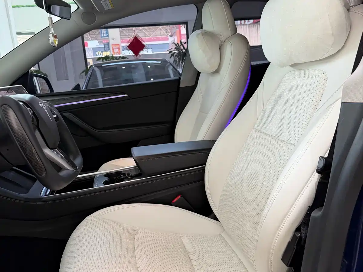 Photo 4 - Tesla Model Y