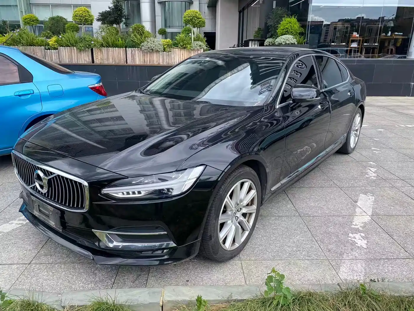 Фото 1 - Volvo S90
