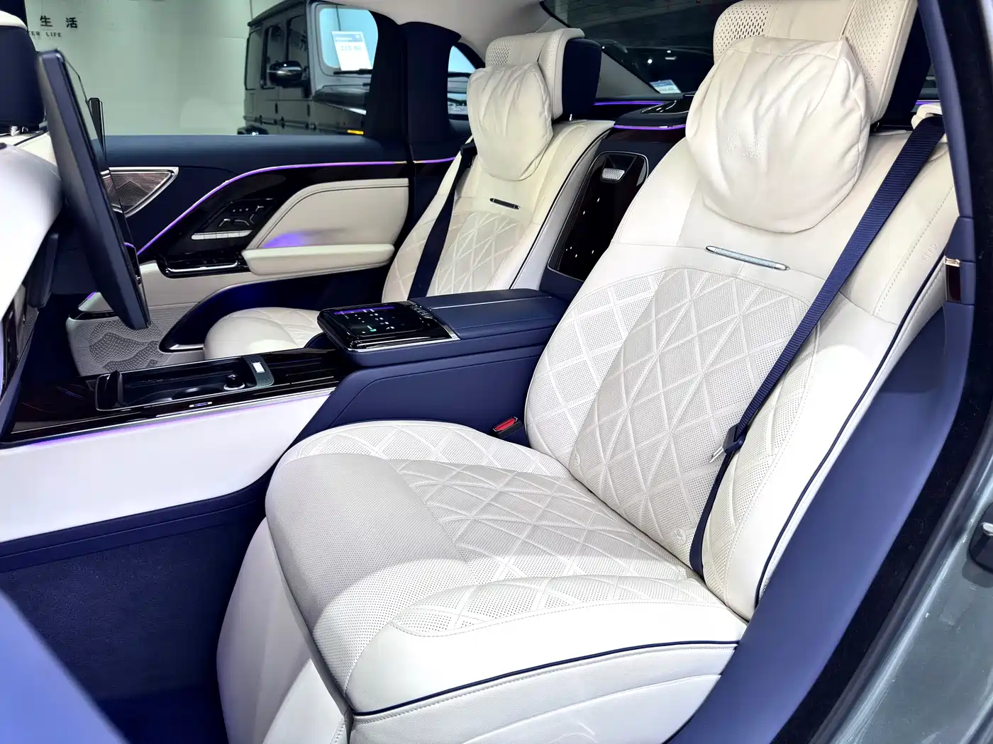 Hongqi Guoya 2024 4.0T V8 Version фото 28