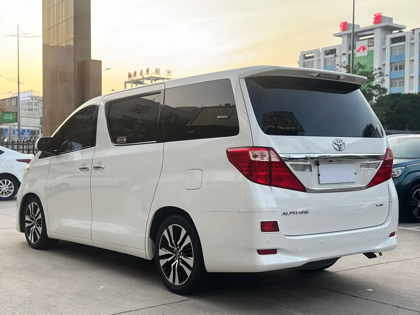 Toyota Alphard 2011 3.5L Luxury Edition фото 4