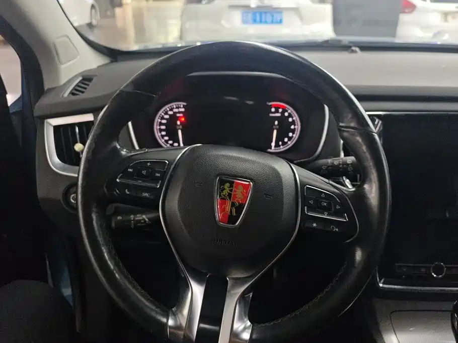 Фото 15 - Roewe RX5