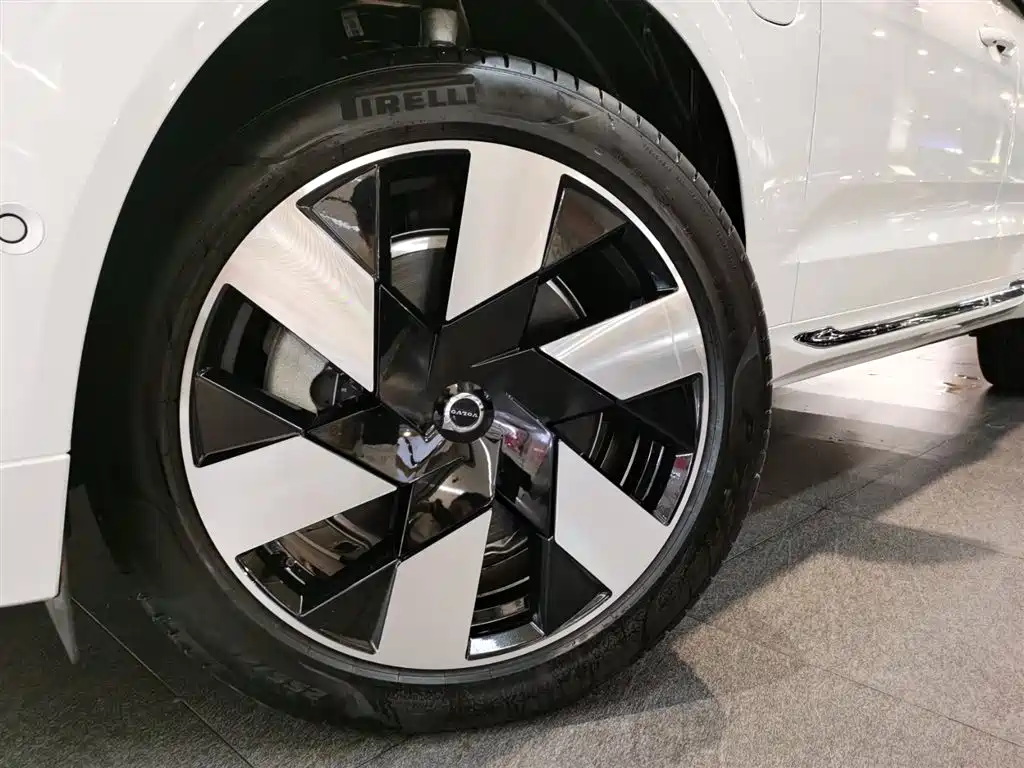 VOLVO XC60 PLUG IN HYBRID