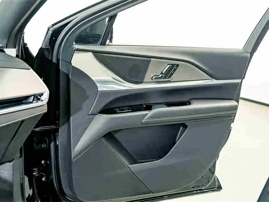 Cadillac XT5 2025 2.0T Luxury фото 15