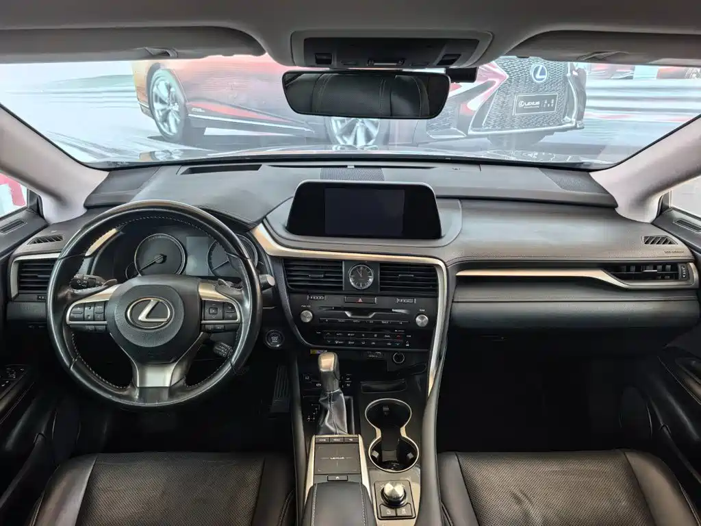 Фото 6 - Lexus RX